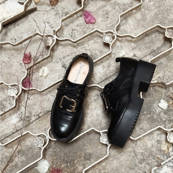 Stradivarius Black Leather Platform Shoes with Silver Buckle - Picture 5 of 11